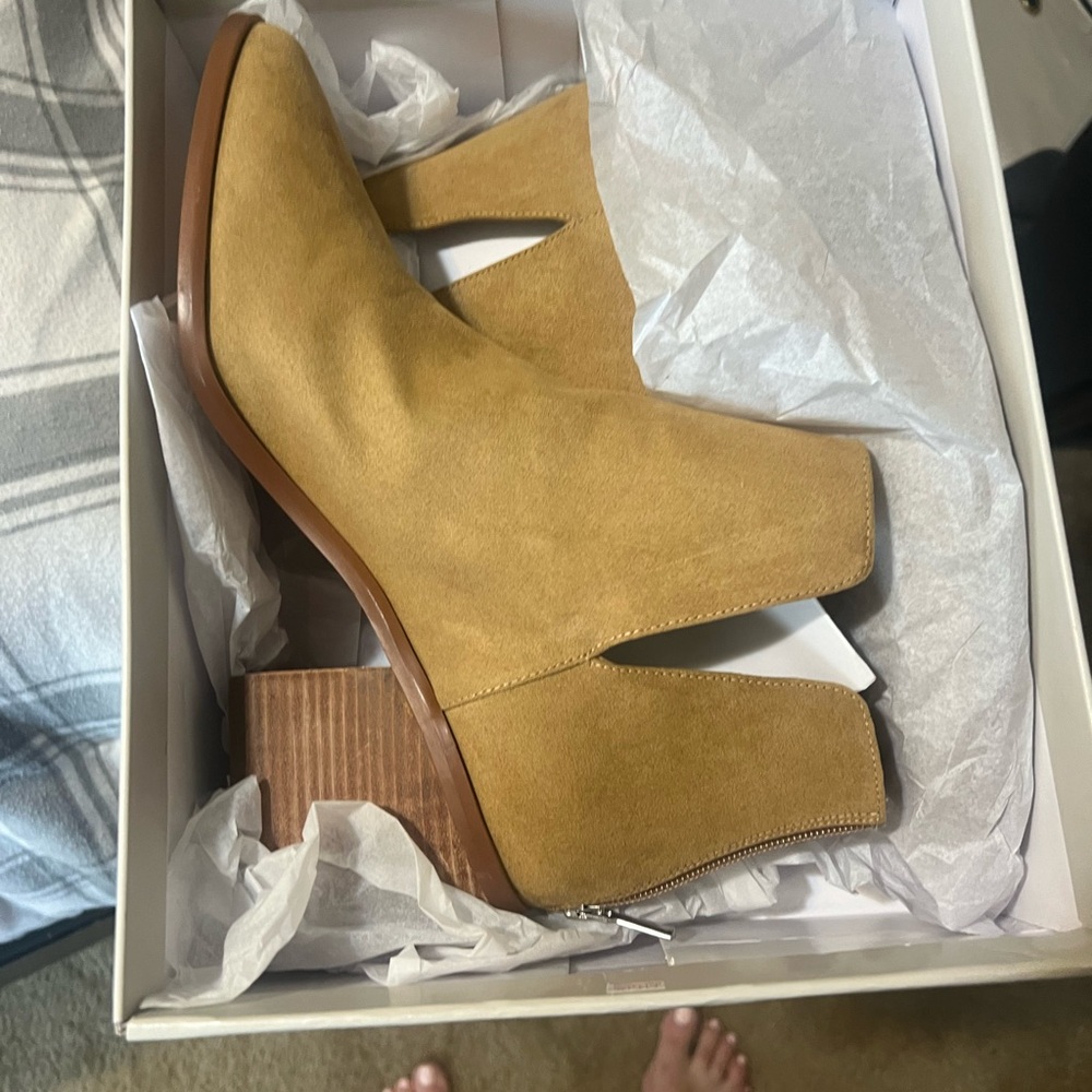 Beautiful booties sz 13